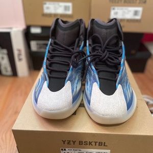 Yeezy BSKTBL sneakers